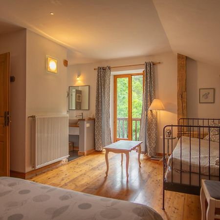 Le Moulin Ollivier Hotell Saint-André-dʼEmbrun Exteriör bild